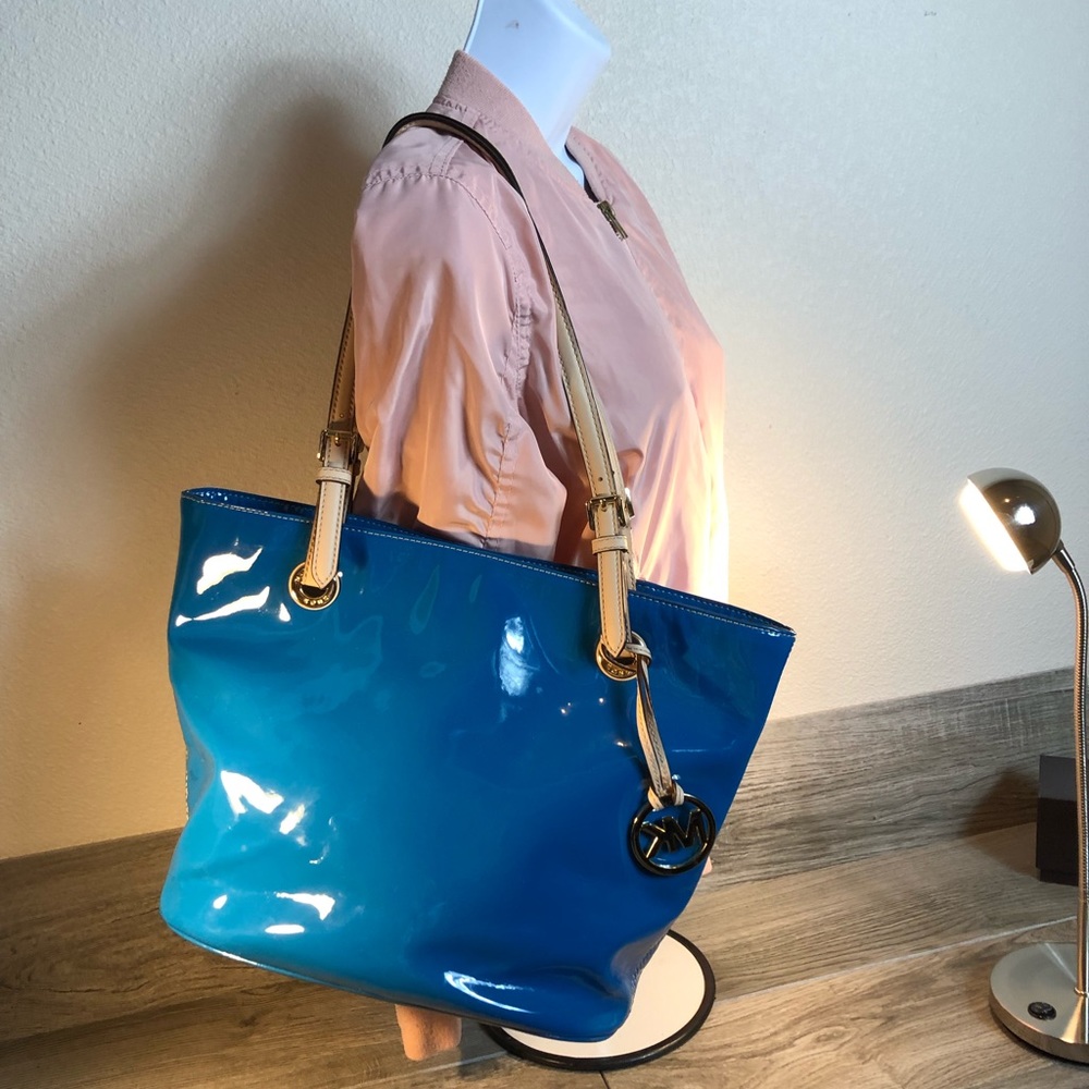 MICHAEL KORS PATENT TOTE - Picture 3 of 7